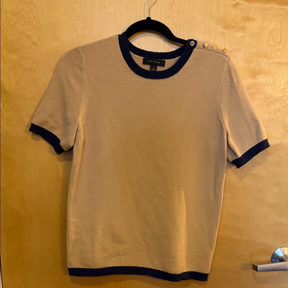 Ann Taylor Camel Short Sleeve Sweater with Navy Trim Medium